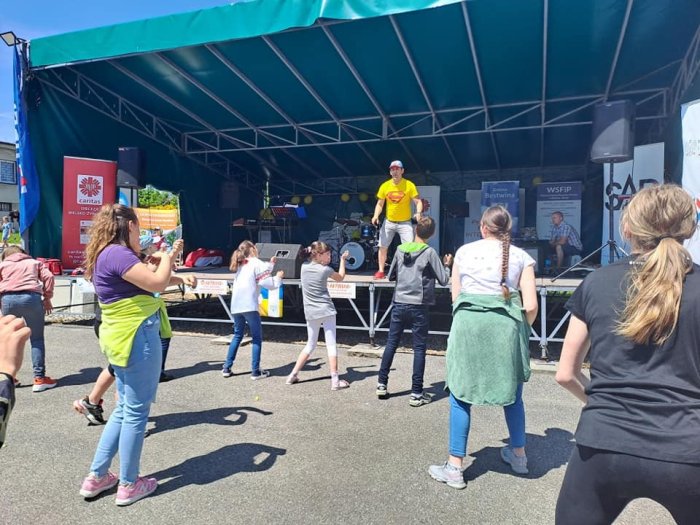 Wspólna zabawa przy muzyce.