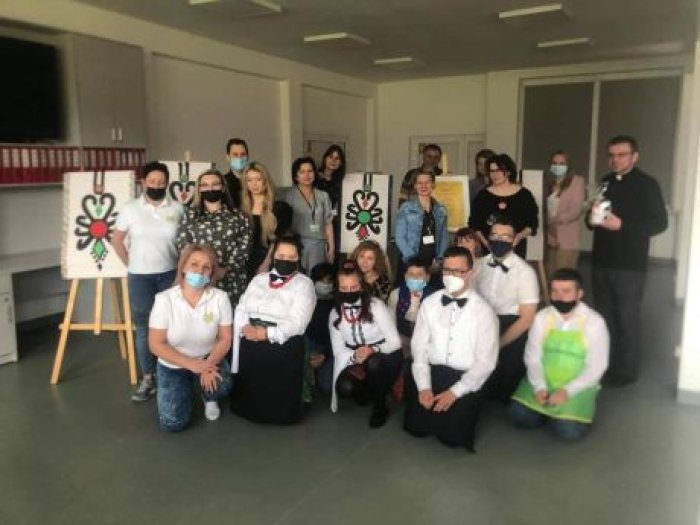 Przedstawiciele diecezji Caritas , Dyrekcja Ośrodka oraz uczestnicy projektu