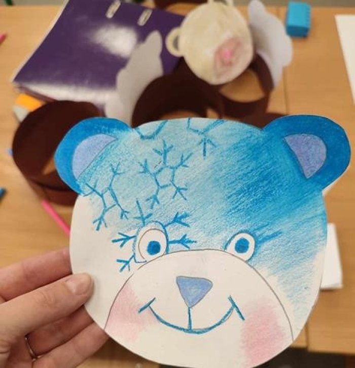 Maski misiów z papieru.