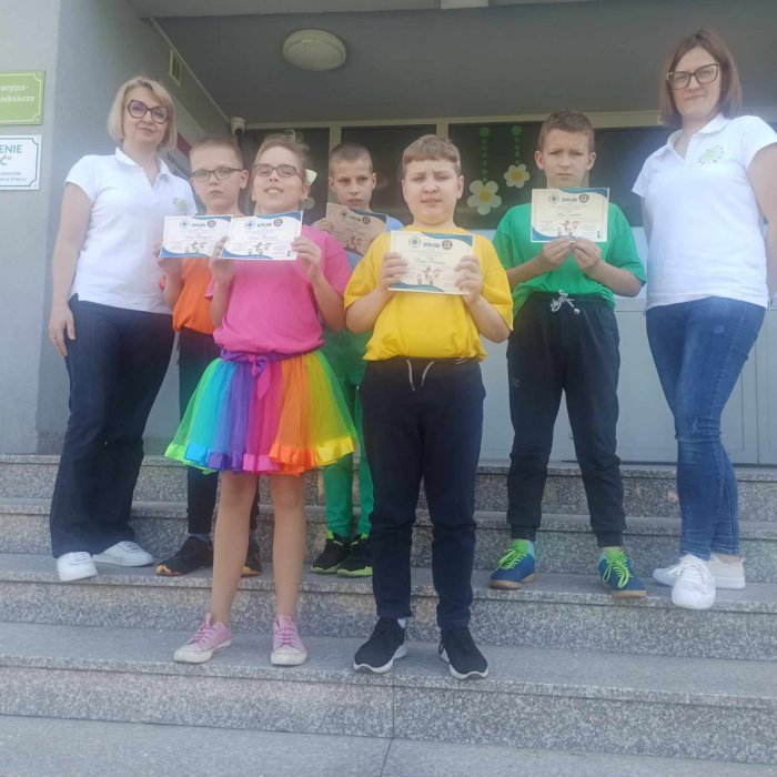 Dyplomy dla naszych uczniów w konkursie.