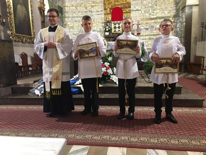 Uczniowie, którzy przystąpili po raz pierwszy do Komunii Świętej.