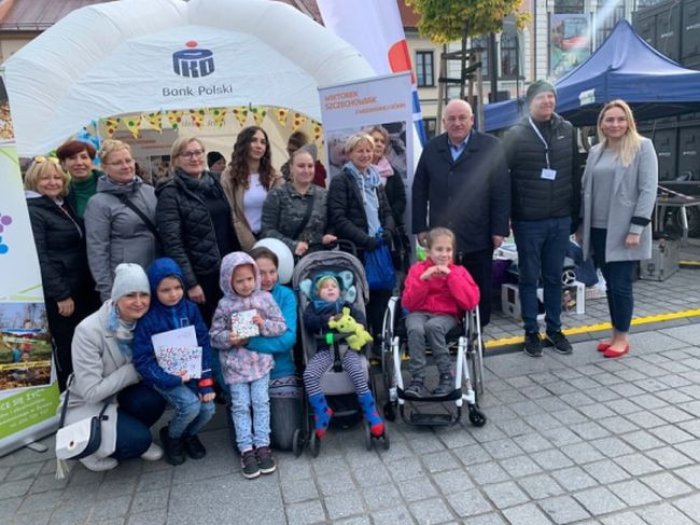 Pracownicy banku PKO w Żywcu oraz Stowarzyszenie