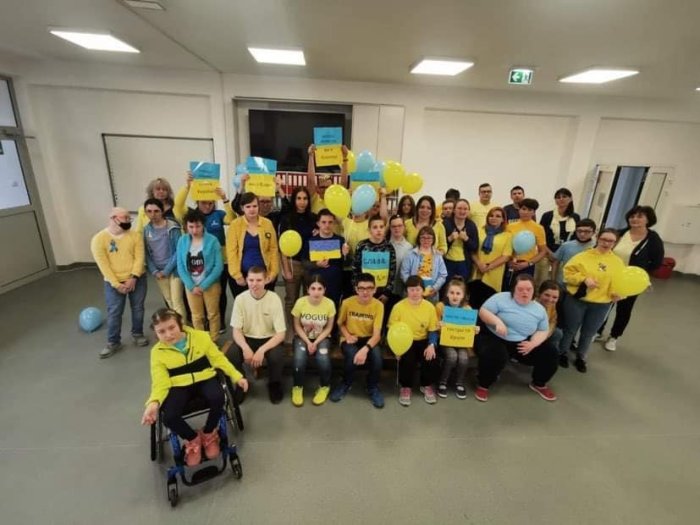Uczniowie w hołdzie Ukrainie.