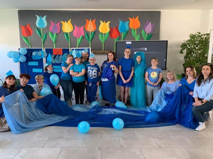 Dyrekcja, Opiekunowie Samorządu Uczniowskiego i uczniowie, którzy przygotowali spotkanie.