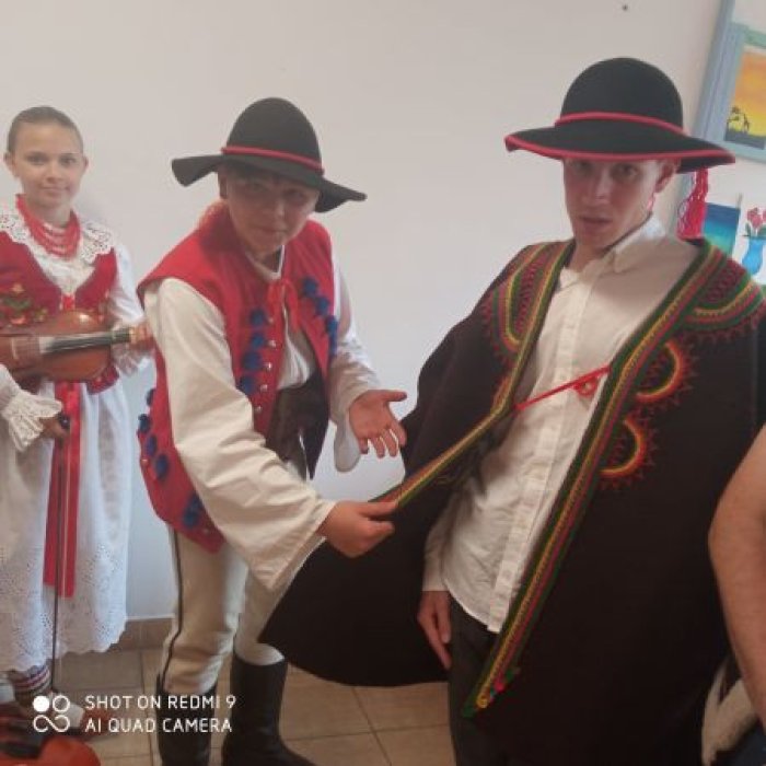 Prezentacja stroju góralskiego.