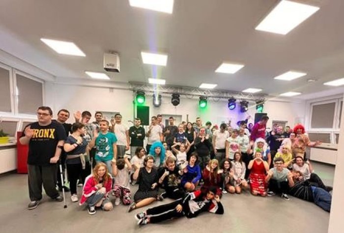 Uczestnicy wspaniałej dyskoteki z okazji Dznia Chłopaka.