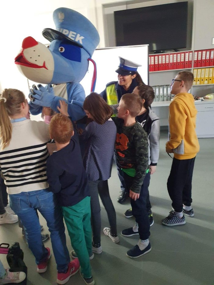 Spotkanie z psem policyjnym - Sznupkiem.
