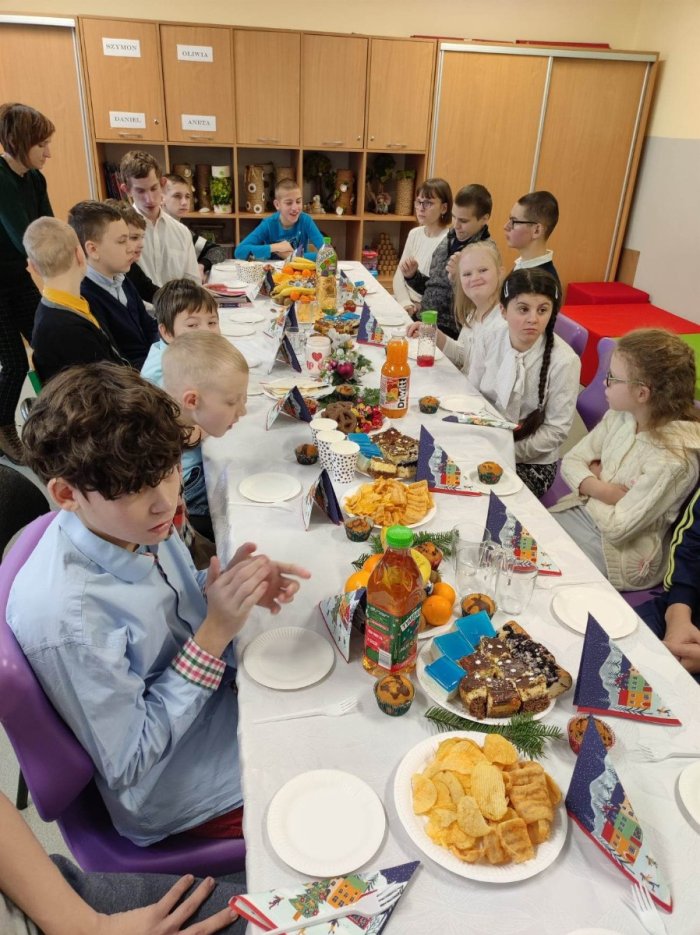 Spotkanie przy wigilijnym stole.